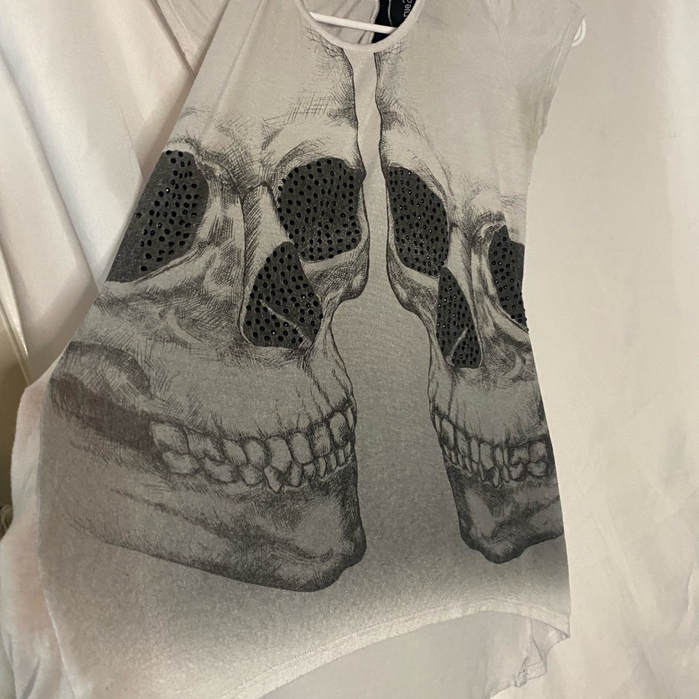 Flowy skull top